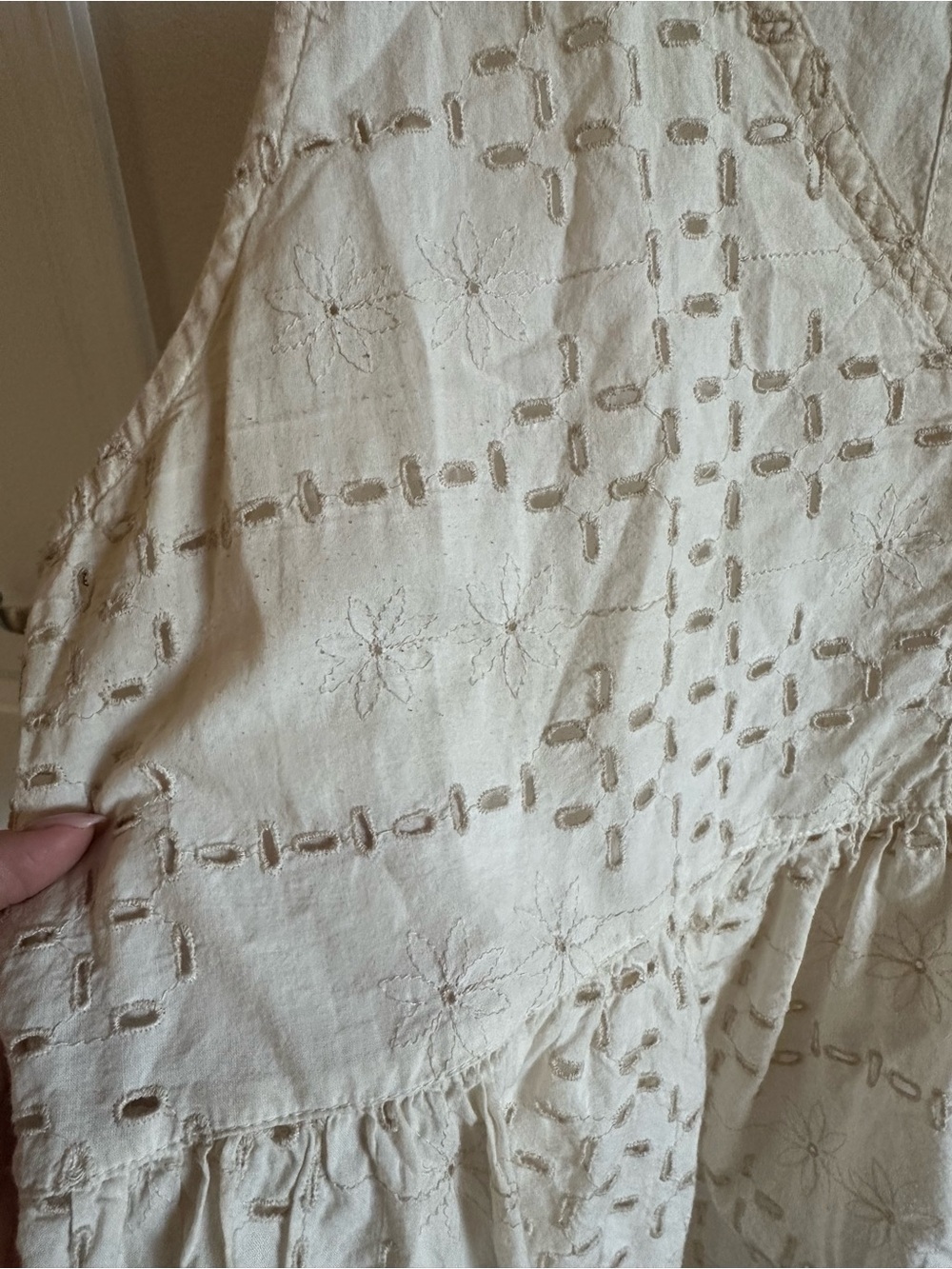Melrose and Market Cream Eyelet V-Neck Peplum Camisole. 100% Cotton! - Picture 4 of 10